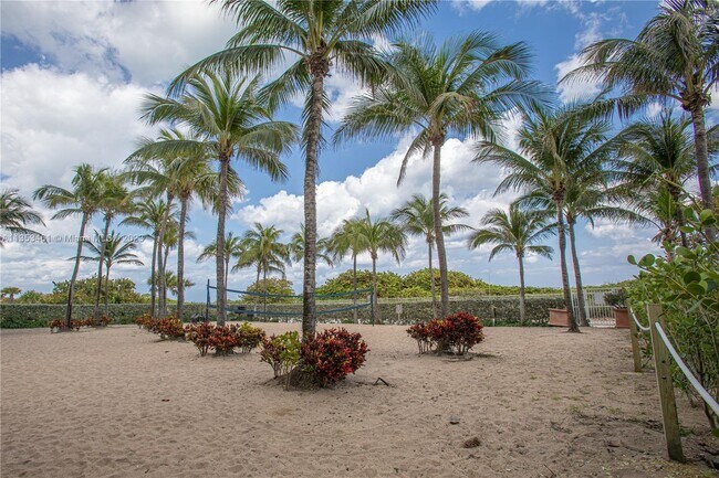 Building Photo - 9172 Collins Ave