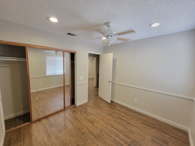 Building Photo - 861 W Legion Rd