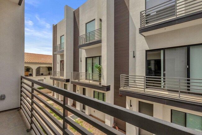 Building Photo - 4220 N 32nd St