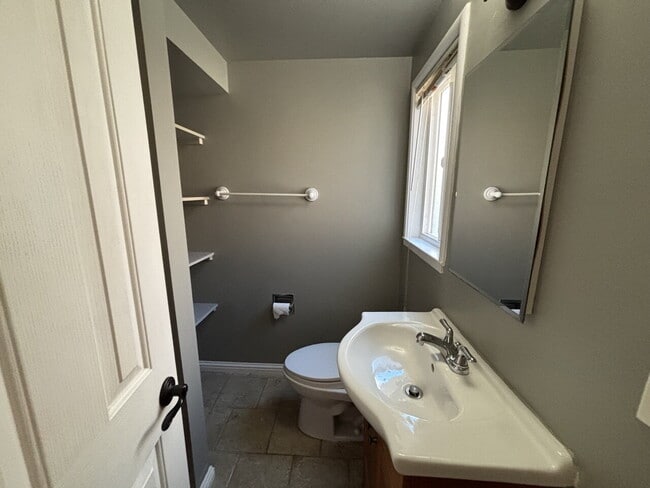 Building Photo - Multi-Generational Family Living near downtown Placerville