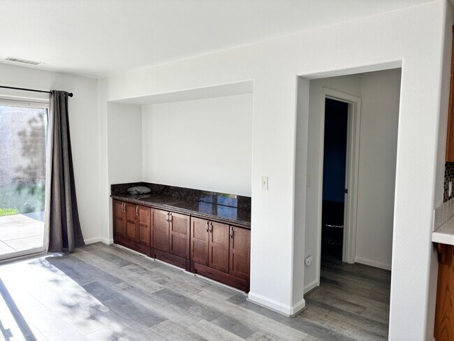 Building Photo - BEAUTIFUL, SPACIOUS,  4 BEDROOM, 2 BATHROO...