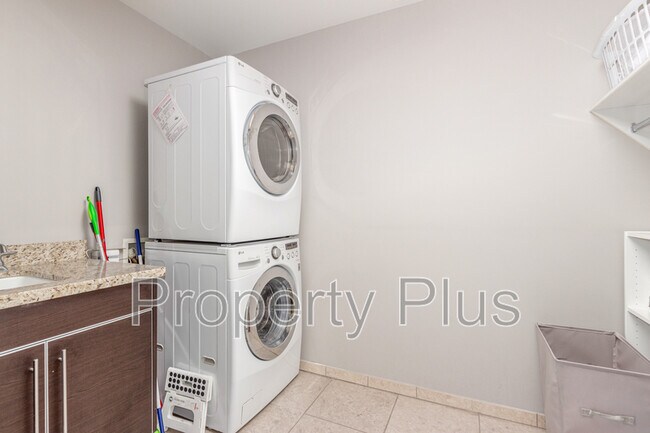 Building Photo - 140 E Rio Salado Pky