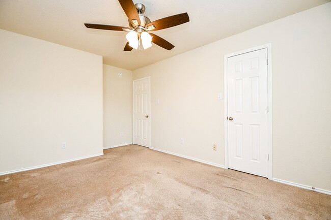 Building Photo - 5327 Stonegate Dr