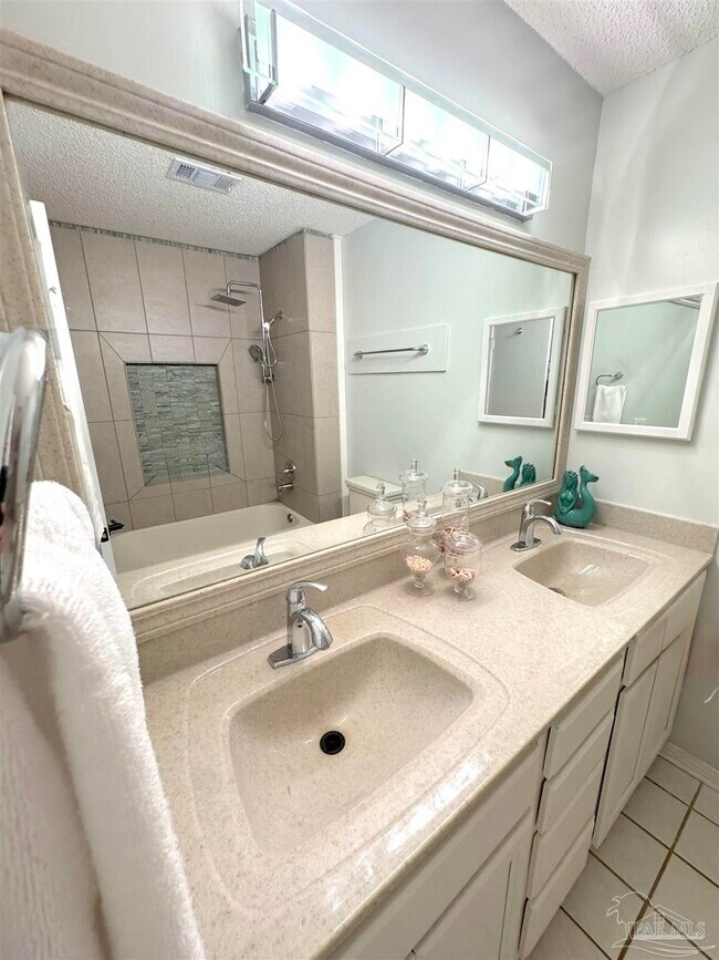 Building Photo - 3585 Riddick Dr