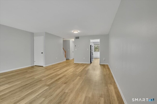 Building Photo - 10 Briar Ct