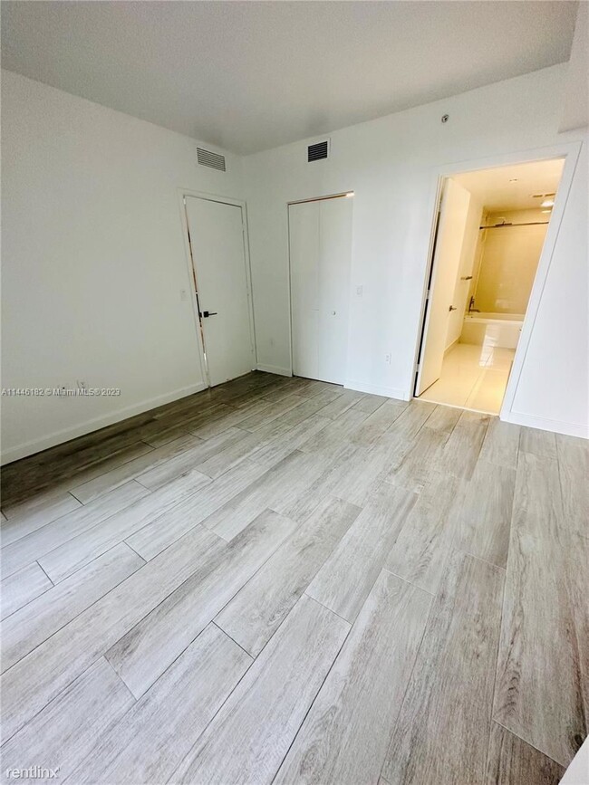 Building Photo - 1 br, 2 bath Condo - Brickell Heights