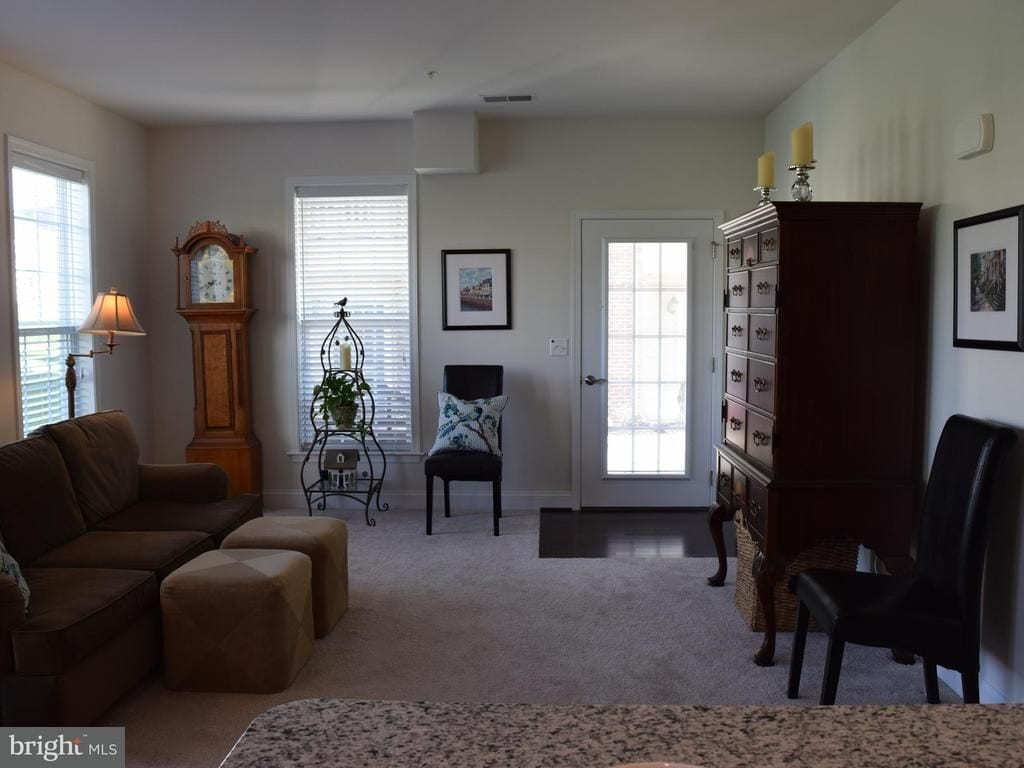 Building Photo - 690 Whitetail Dr