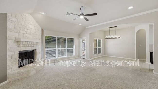 Building Photo - 842 Santa Cruz Ln