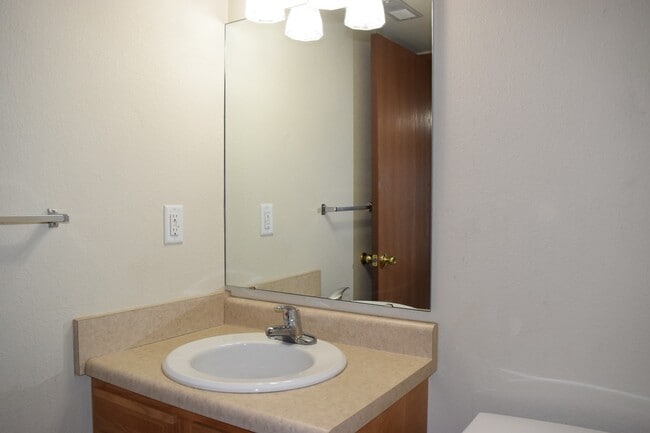 Building Photo - 16860B Huntington Ln