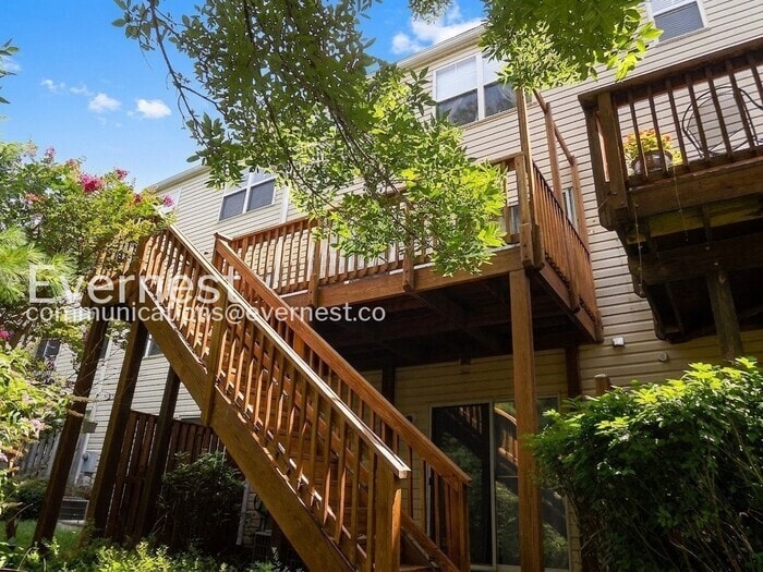 Building Photo - 13422 Burrough Farm Dr