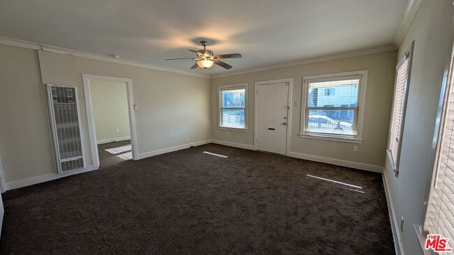 Building Photo - 1153 W 39th St