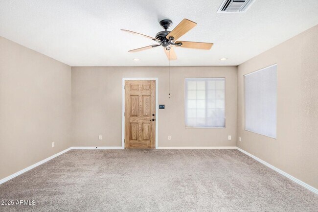 Building Photo - Spacious 5-Bedroom Home in the Heart of Sc...