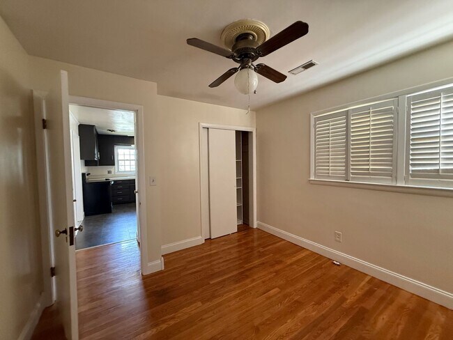 Building Photo - 401 Orchard Dr