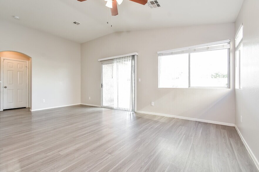 Building Photo - 9023 Edgeworth Pl