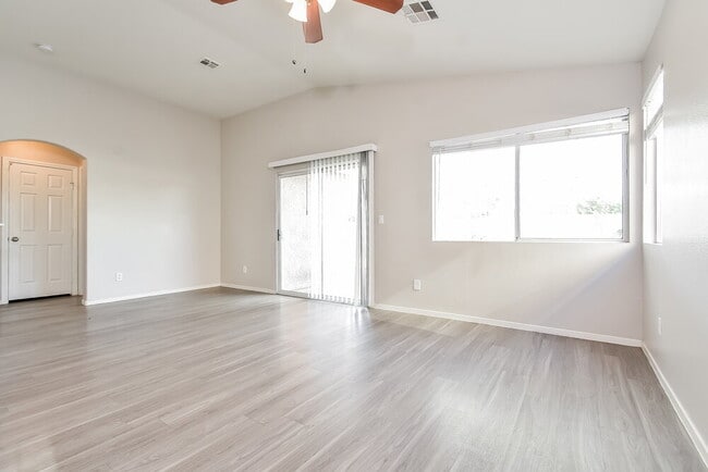 Building Photo - 9023 Edgeworth Pl