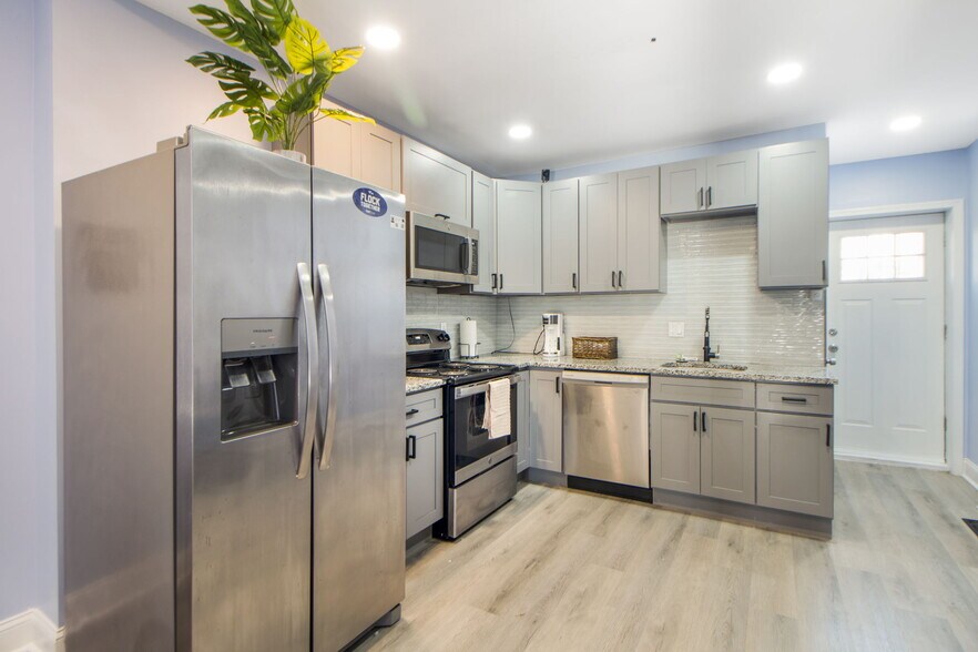 Building Photo - 1614 E 28th St