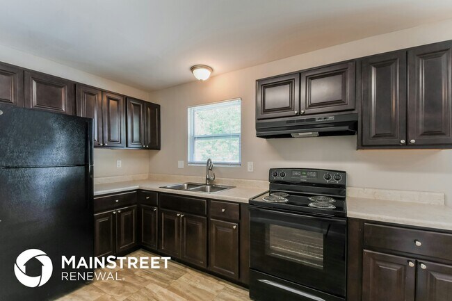 Building Photo - 1095 Cedar Pl