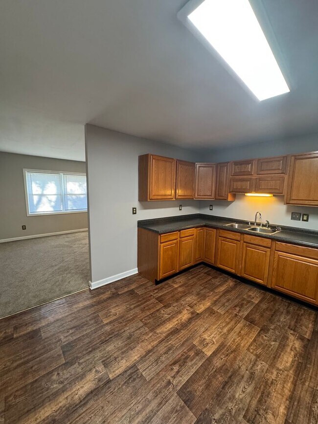 Building Photo - 1581 Roberts Rd