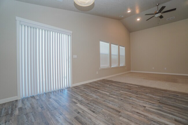 Building Photo - 3067 N Greengate Wy