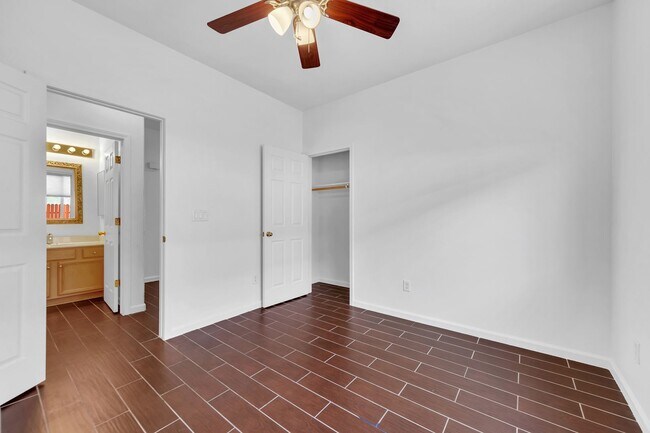 Building Photo - Inviting 3-Bed, 2-Bath Home in Gated Commu...