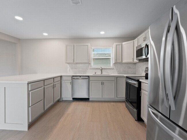 Building Photo - 421 S Interurban St