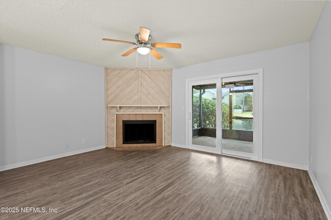 Building Photo - 7701 Baymeadows Cir W