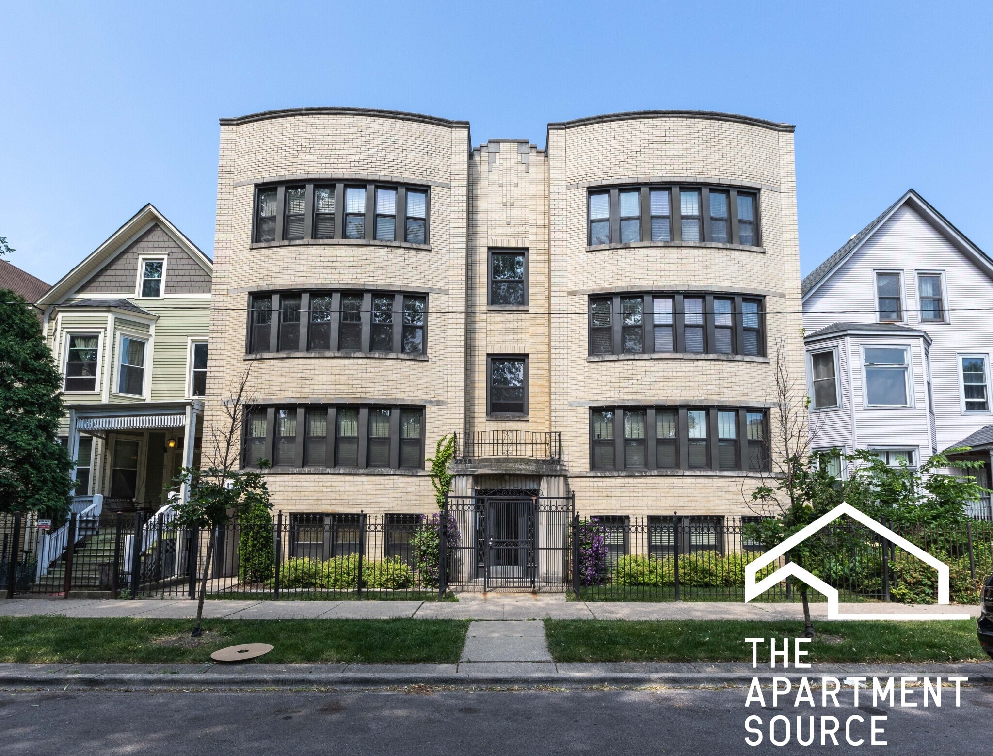 Building Photo - 2238 N Sawyer Ave