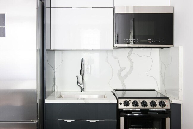 Building Photo - 1597 York Ave