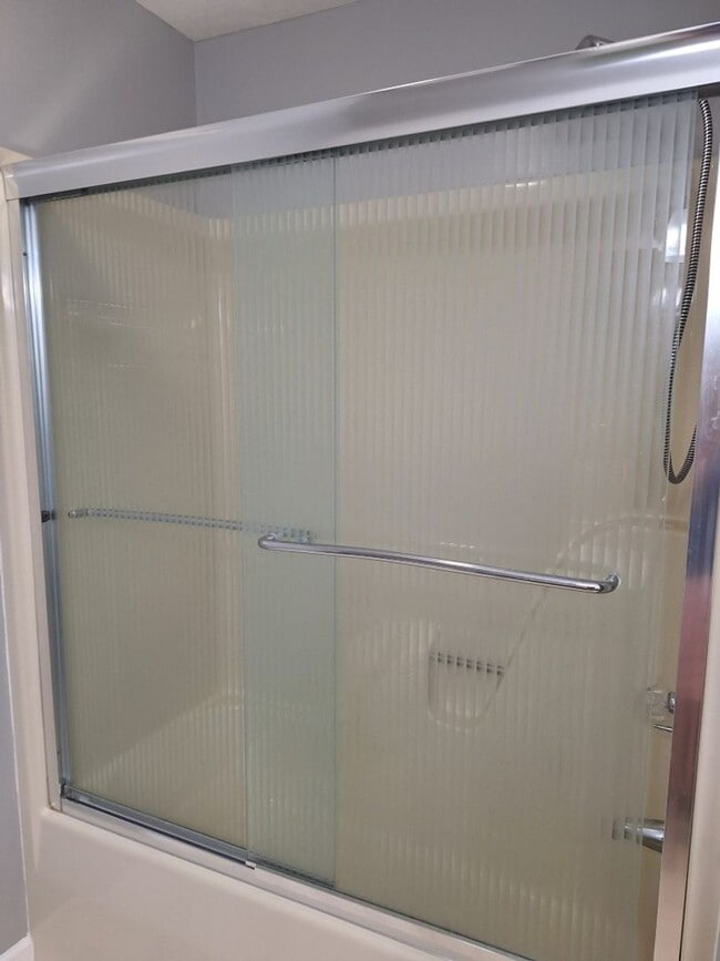 Building Photo - 4bd/3 bath located in desirable neighbor in Fox Den Subdivision in West Knoxville