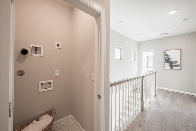 Building Photo - 5208 Amber St