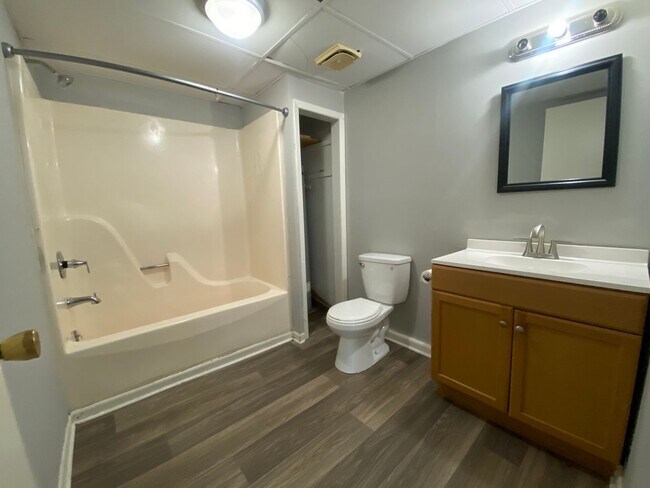 Building Photo - 8088 Blue Springs Pkwy