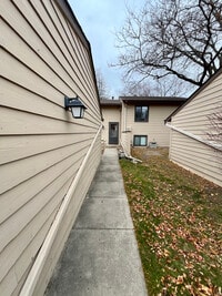 Building Photo - 429 W Eagle Lake Dr