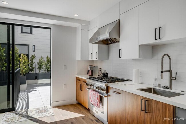 Building Photo - 20 Belcher St
