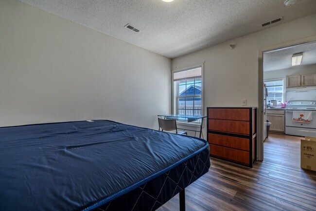 Building Photo - 102-L University Village