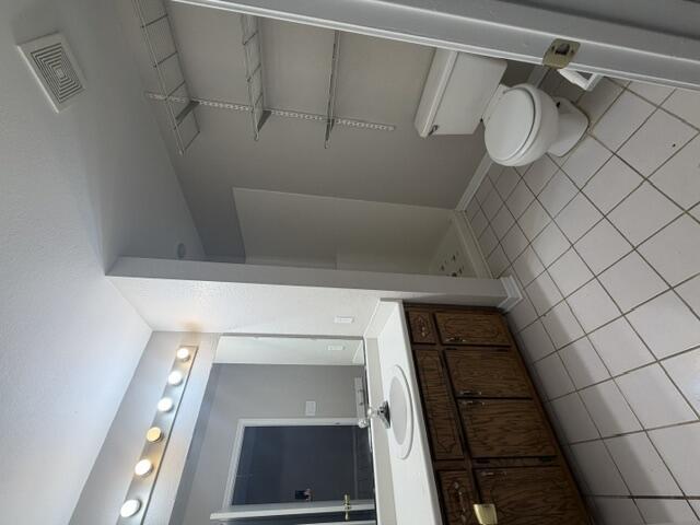 Building Photo - 431 Apple Dr