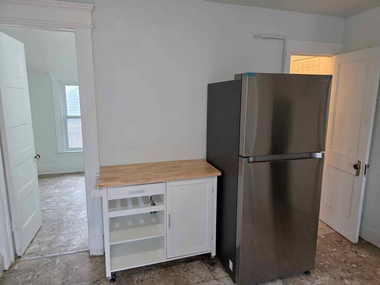 Building Photo - 110 Schuler St