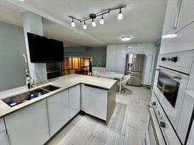 Building Photo - 57 Broadlawn Park