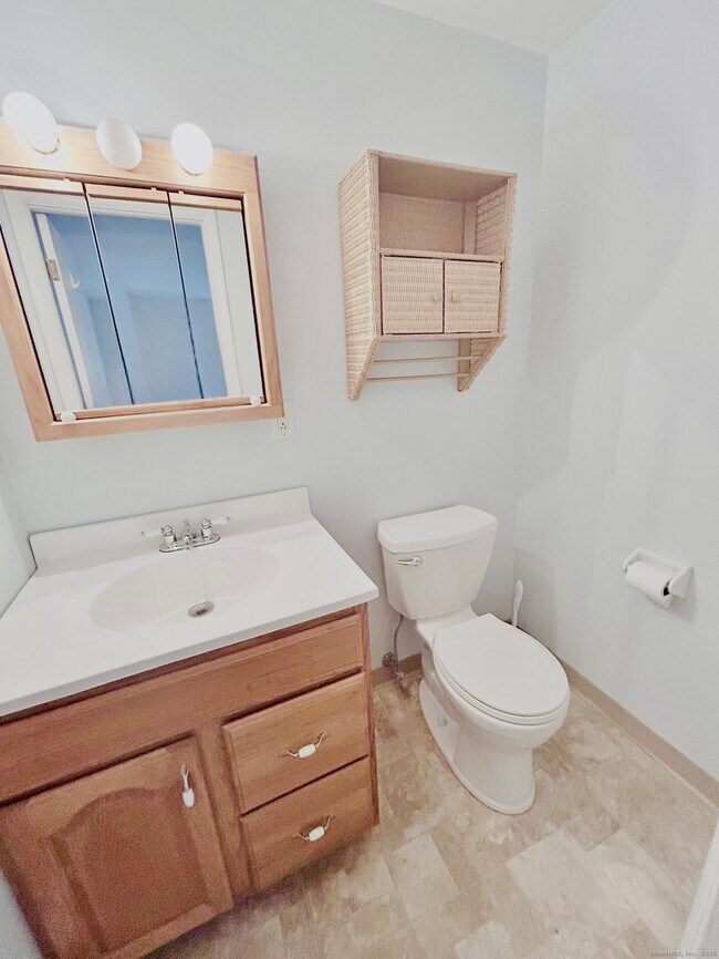 Building Photo - 4 Carillon Dr