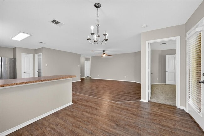 Building Photo - 3304 Glenmore Dr