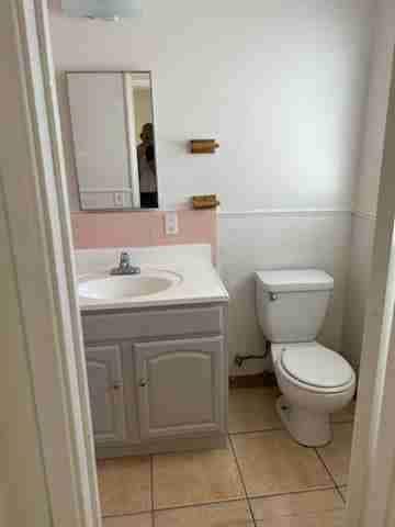 Building Photo - 1037 E Spazier Ave