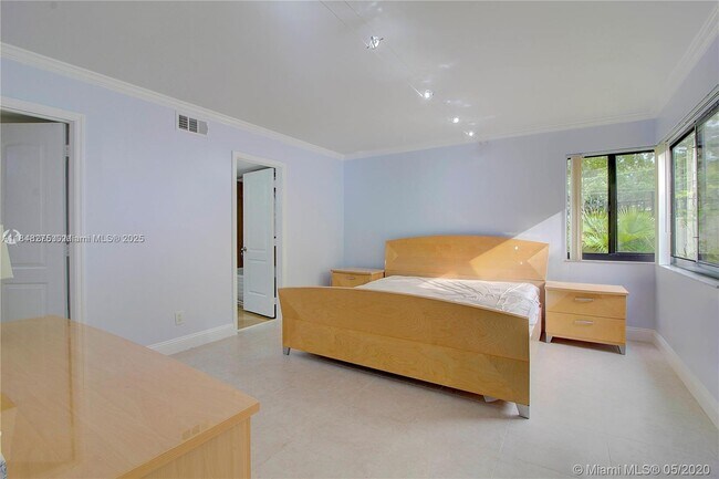 Building Photo - 323 Ives Dairy Rd