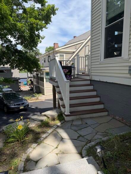 Garden area at foot of stairs - 229 Miller Ave