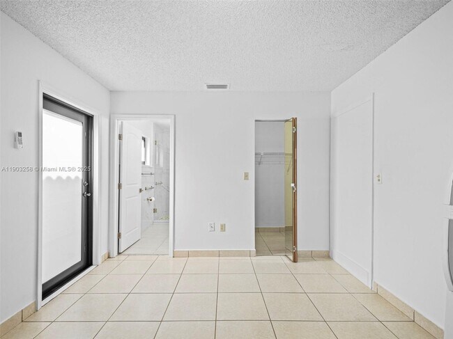 Building Photo - 4355 W 9th Ct