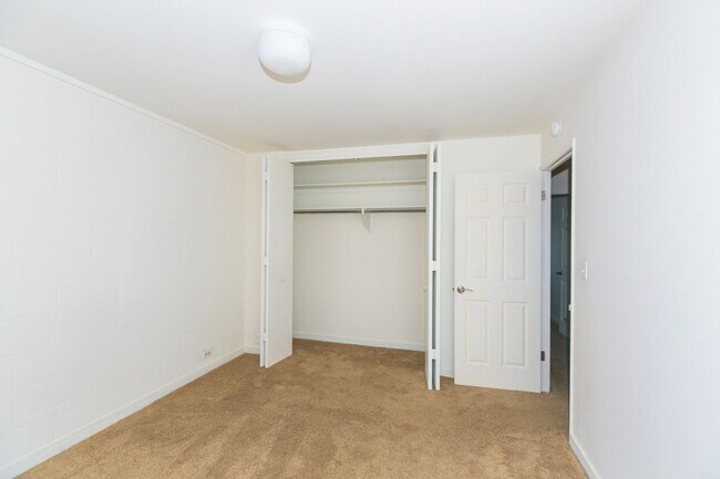Building Photo - Tropic Garden Townhouse 2b1.5b1pkg