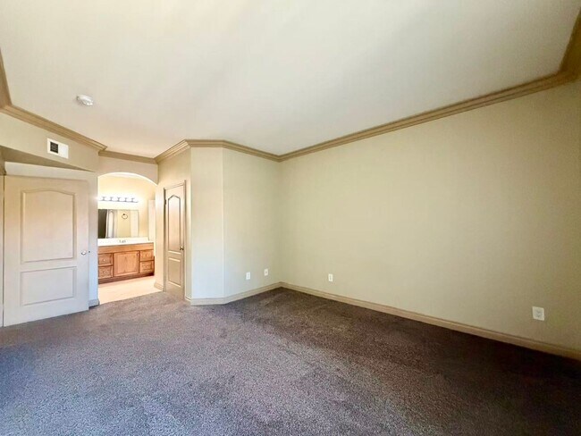 Building Photo - 5525 W Flamingo Rd