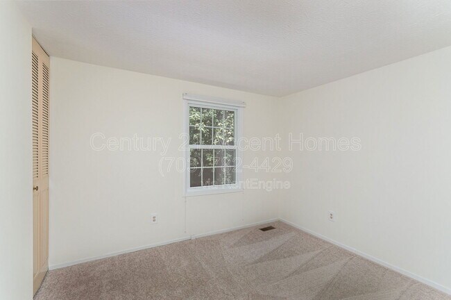 Building Photo - 7690 Middle Valley Dr