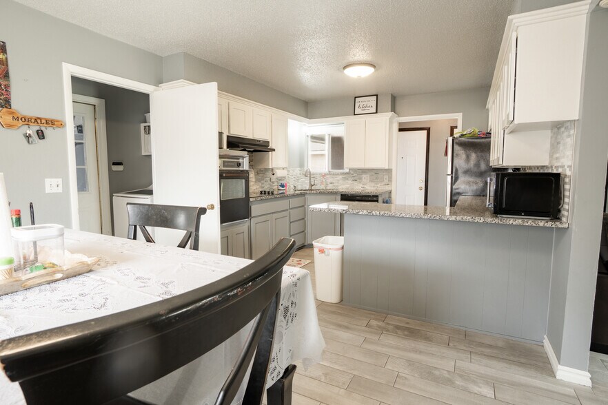 Building Photo - 2308 SW 76th St