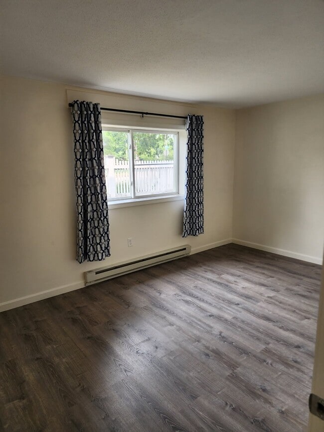 Building Photo - 128 Loudon Rd