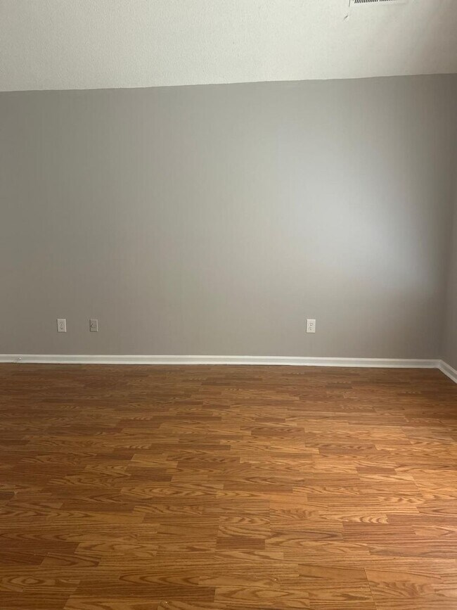 Building Photo - Desired Location for this 3 bedroom 2 bath...
