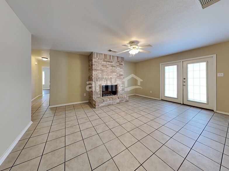 Building Photo - 11232 Vollmer Ln